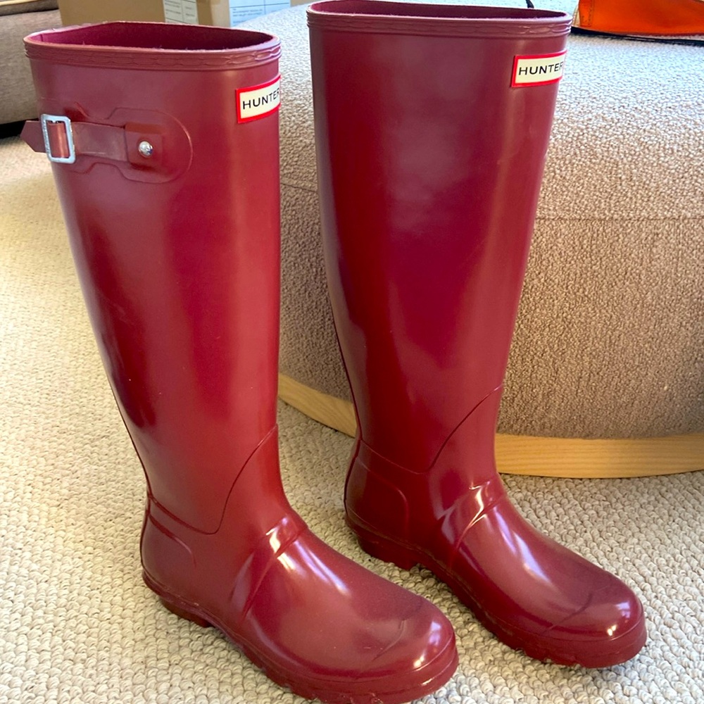 Hunter tall rain boots, deep red size 8
